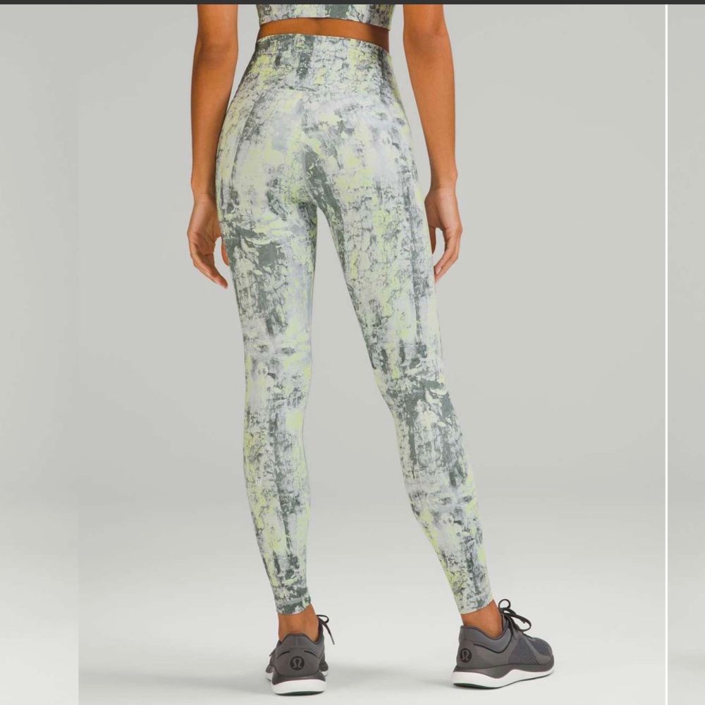Lululemon Wunder Train High-Rise Tight 25"
Cinder Grain Smoked Spruce Multi